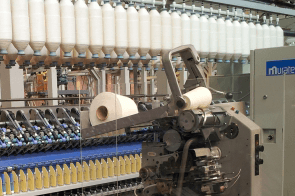 綿から綿糸を作る